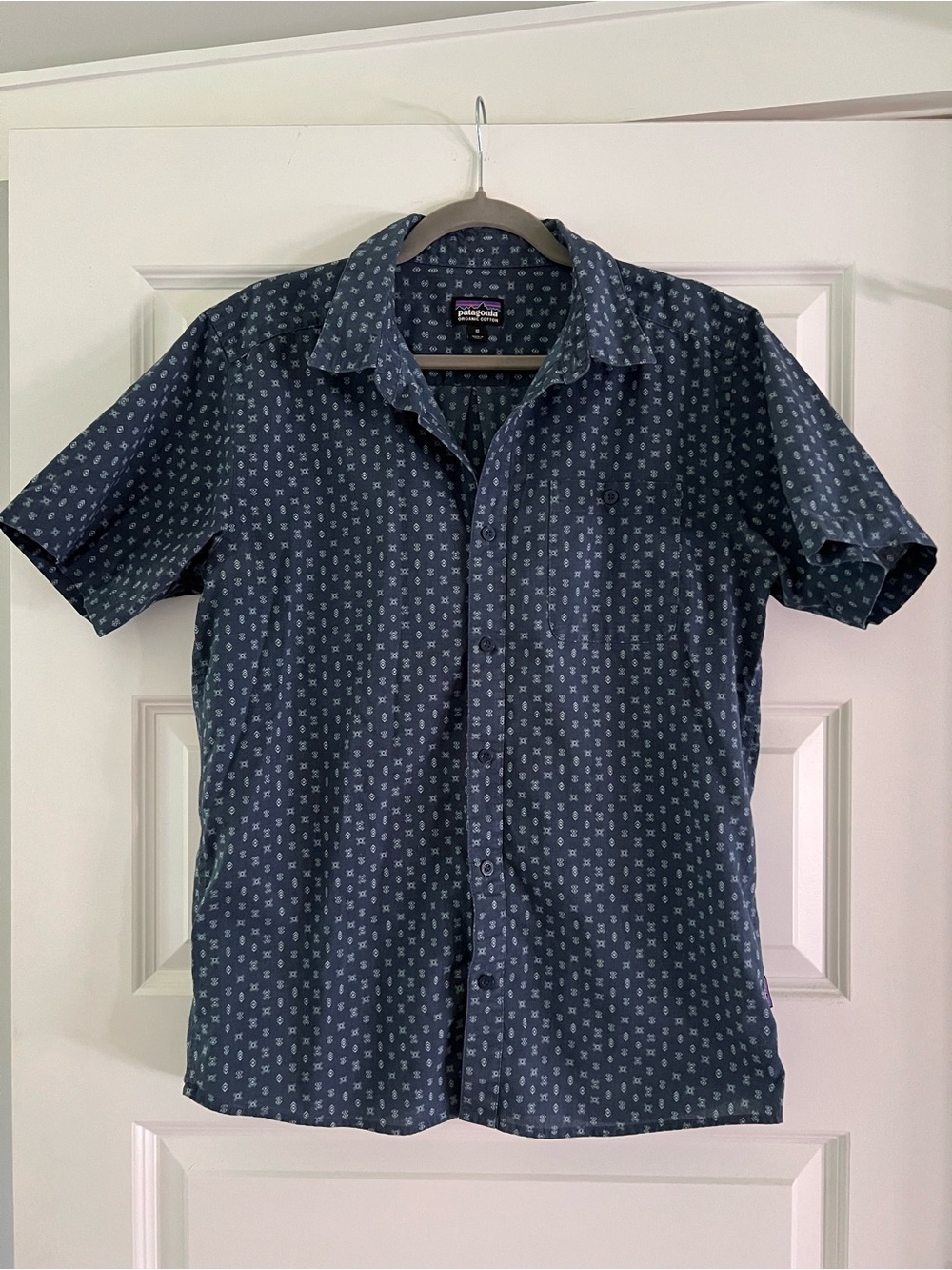 Patagonia M Men's Button Down Blue Print Shirt